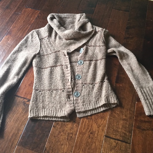 Buckle sweater