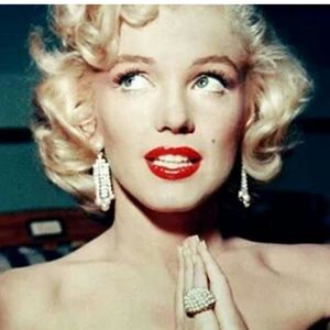 🔁Trade.  looking for people to trade with!!