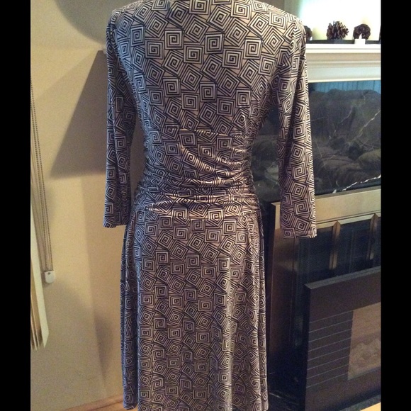 London Times-  V Neck, Rushed Waist, V Neck Sz-8 - Picture 3 of 4