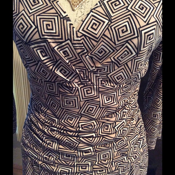 London Times-  V Neck, Rushed Waist, V Neck Sz-8 - Picture 4 of 4