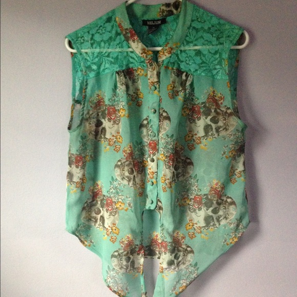 Sleeveless shirt