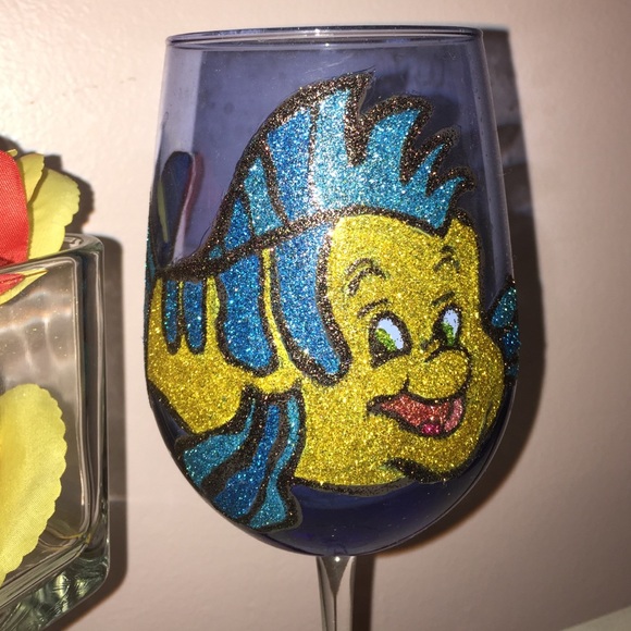 Hand Painted Glitter Flounder Wine Glass - Picture 1 of 3
