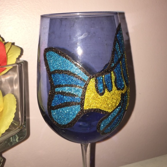 Hand Painted Glitter Flounder Wine Glass - Picture 2 of 3