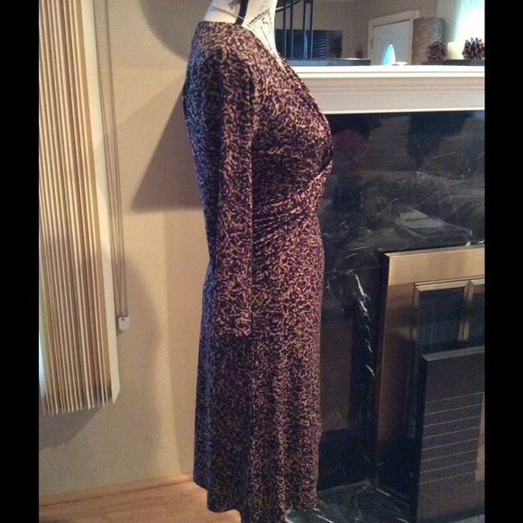 Connected- V Neck, Rushing From Bust To Waist Sz-6 - Picture 2 of 4