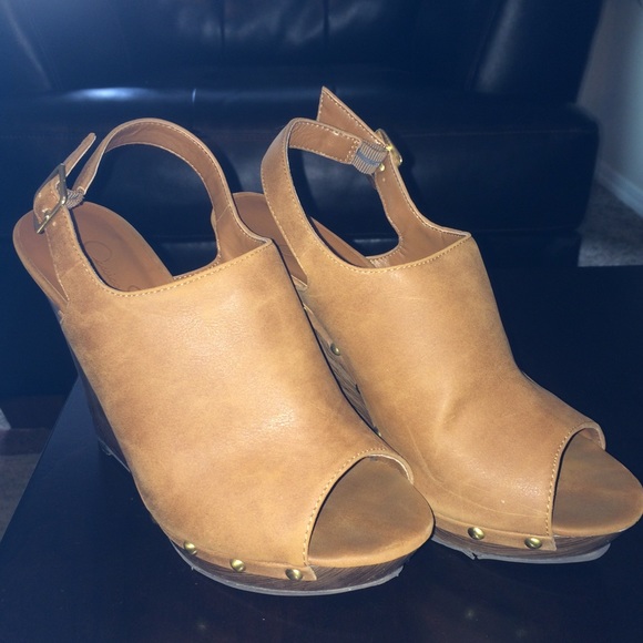 Jessica Simpson Tan Wedges