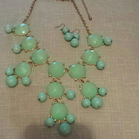 GREAT PRICE Mint colored earrings and necklace