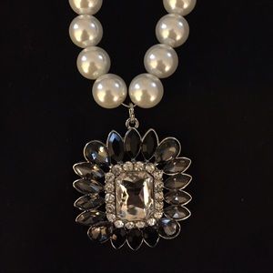 WHBM Unique necklace!