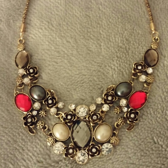 BUNDLE FOR JEANETTE! Necklace and earrings