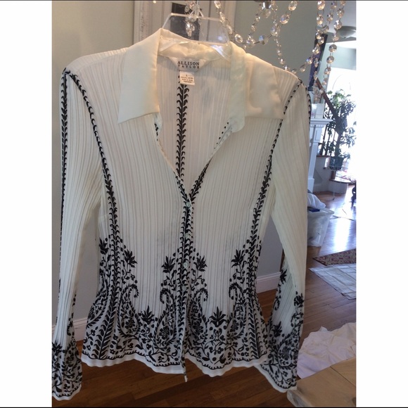 Blouse (black and white)