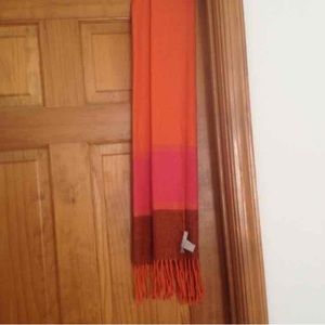 NWOT scarf banana republic