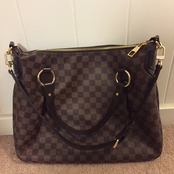 LV Evora MM - Picture 2 of 4