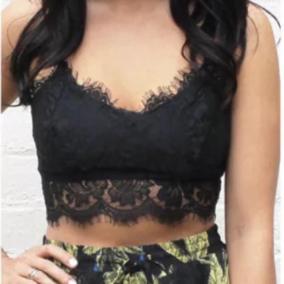 Boutique Tops - Black lace crop top