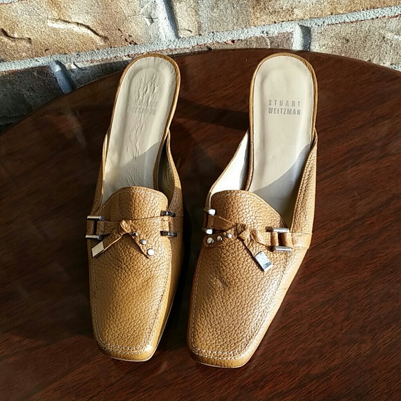 STUART WEITZMAN.