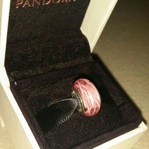 Description

Pink ribbon