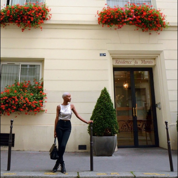 [SOLD] HP 💕 Silver Sequin Crop Top - Picture 4 of 4