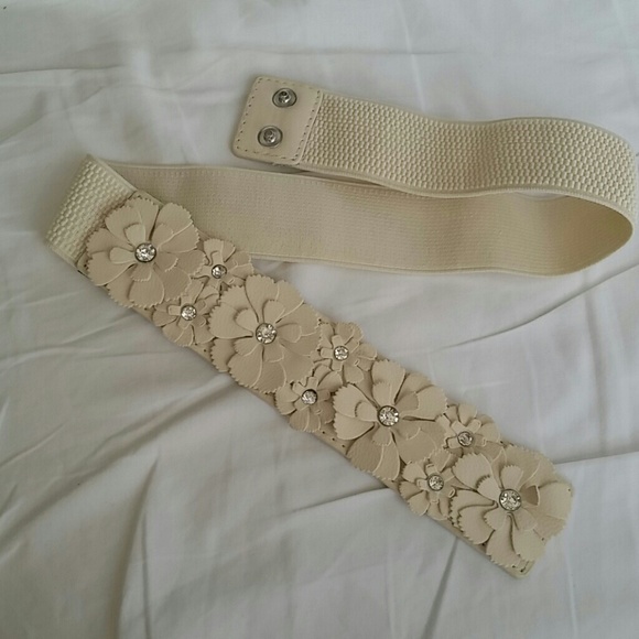 Adorable floral waist belt!