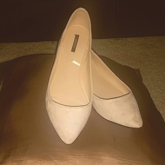 Beige pointed toe flats