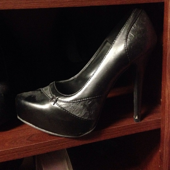 Size 6 black stiletto heels. Gently worn twice - Picture 1 of 4