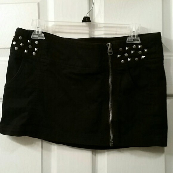 Black Guess skirt