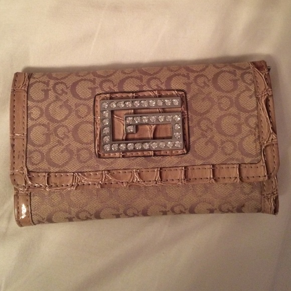 guess wallet