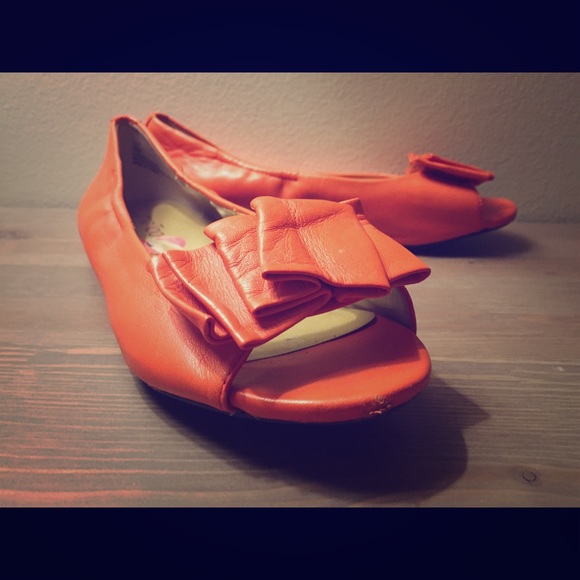 Orange ME TOO flats!