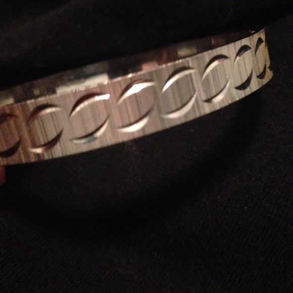 this bracelet is really nice its real sliver