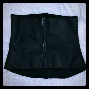 Ann Chery waist cincher