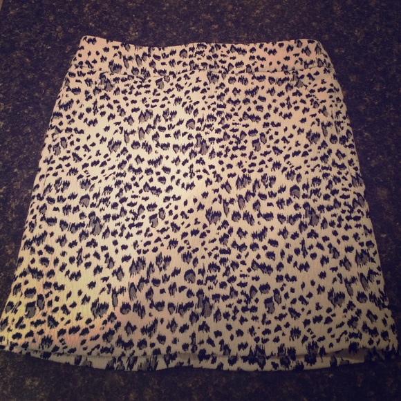 Super cute lined animal print skirt