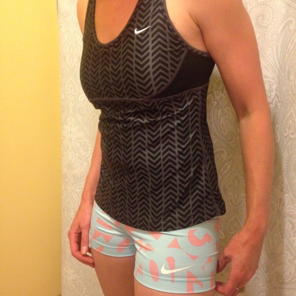 Nike pro dri fit black grey chevron tank