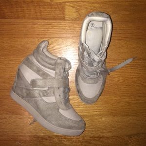 Wedged gym shoes grey size 7