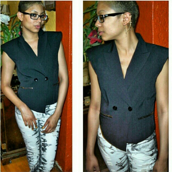 Black sharp shoulder vest