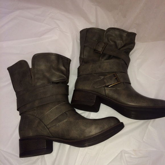 Boots 🎀 - Picture 2 of 4