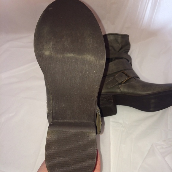 Boots 🎀 - Picture 3 of 4
