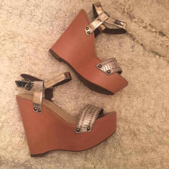 Vera Wang wedges Brand New Jamaya Silver Sz.9