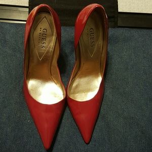 Red shiny bright pumps