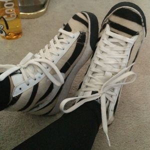 RARE Nike wmns Blazer Mid Premium - size 6