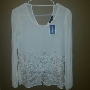 Off white Monteau  Top NWT got it at Marshalls