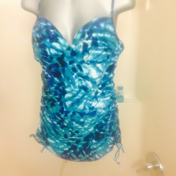 Love your assets by S B SPANX swimsuit top