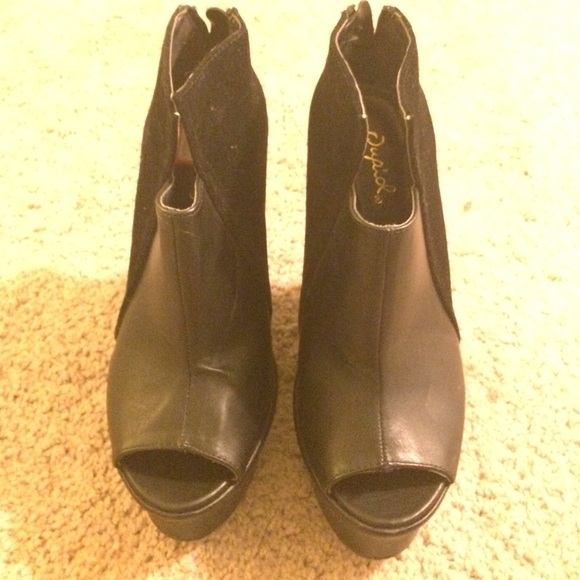 Shoes - Black wedges