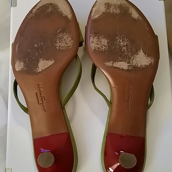 Green suede Ferragamo sandals with coral - Picture 4 of 8