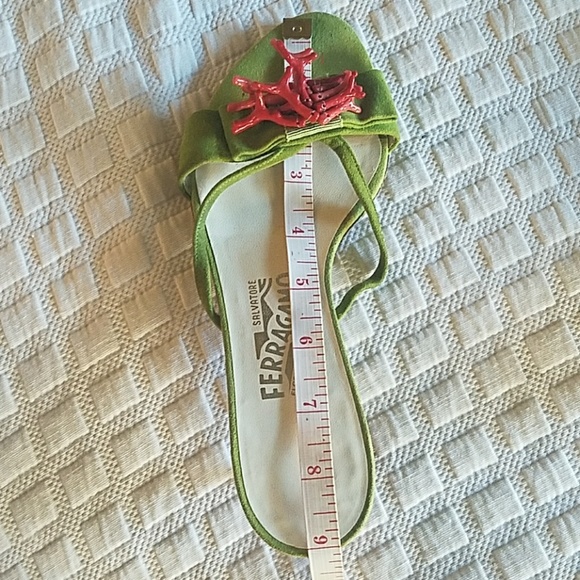 Green suede Ferragamo sandals with coral - Picture 6 of 8