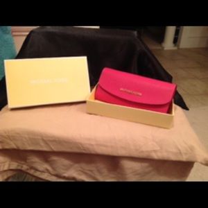 Logo Signature Carryall Large Black Wallet REMAKE