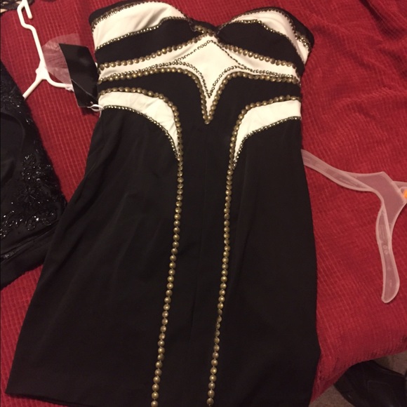 NWT BeBe Gretchen Style Strap/Strapless dress