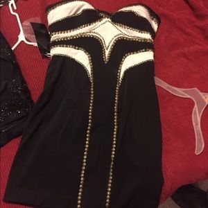 NWT BeBe Gretchen Style Strap/Strapless dress