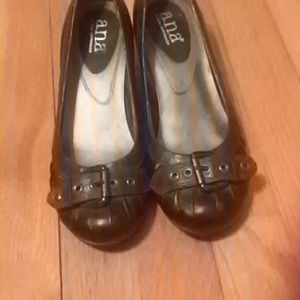 A.N.A. shoes with small heel