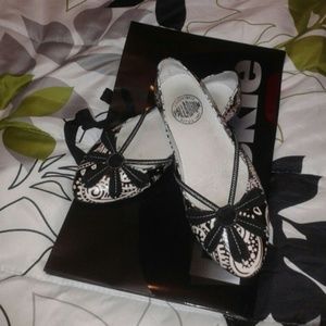 Adorable Paisley print flats