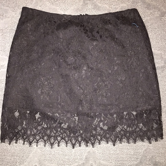 BB DAKOTA Black Lace Mini Skirt - Picture 2 of 3