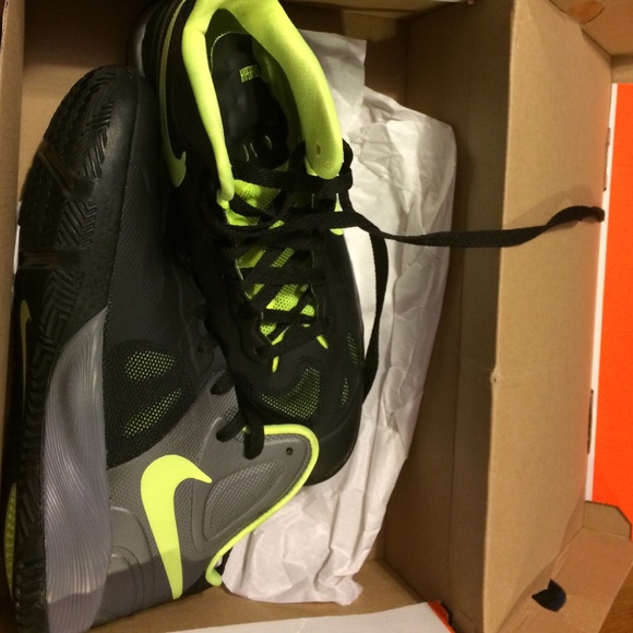 Sz 7Y nike hyper fuse - Picture 3 of 3