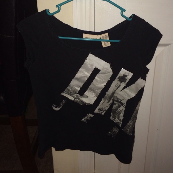 DKNY tshirt