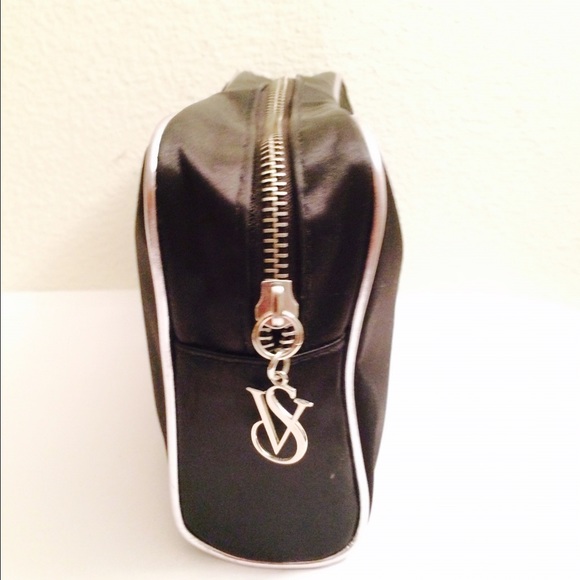 Victoria secret cosmetic bag - Picture 2 of 3